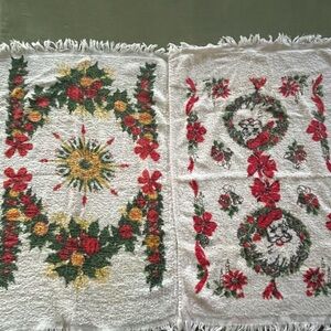 Bundle of 5 vintage decorative Christmas themed towels